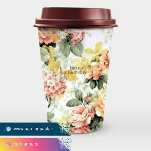 لیوان قهوه بیرون بر کافی شاپ